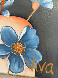 Floral design with blue flowers and 'Viva' text on a dark background